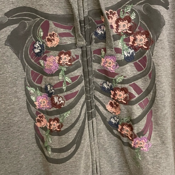 Torrid Floral Skeleton Rib Classic
Gray Full Zip Fleece Hoodie - Picture 6 of 9